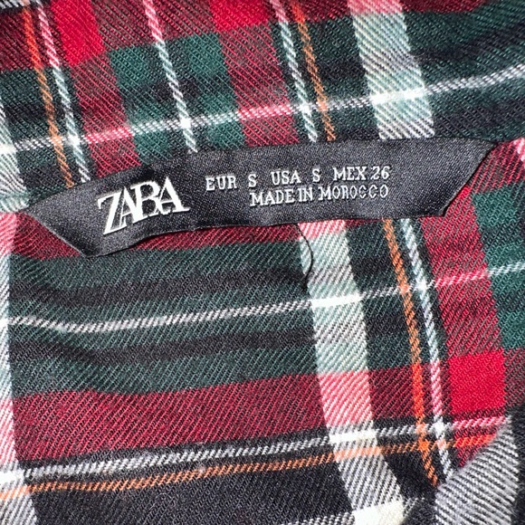 Plaid dress with angled pockets and zippered collar. - Picture 7 of 8